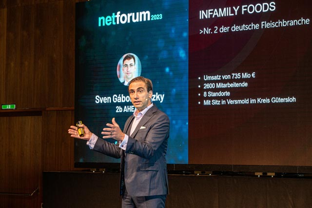 Vortrag von Sven Gábor 2b AHEAD auf der Strategy Stage netforum 2023