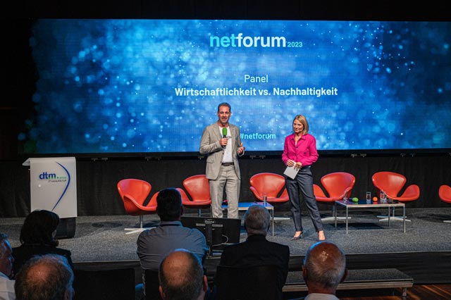 Jan Moll und Yve Fehring auf der Strategy Stage netforum 2023