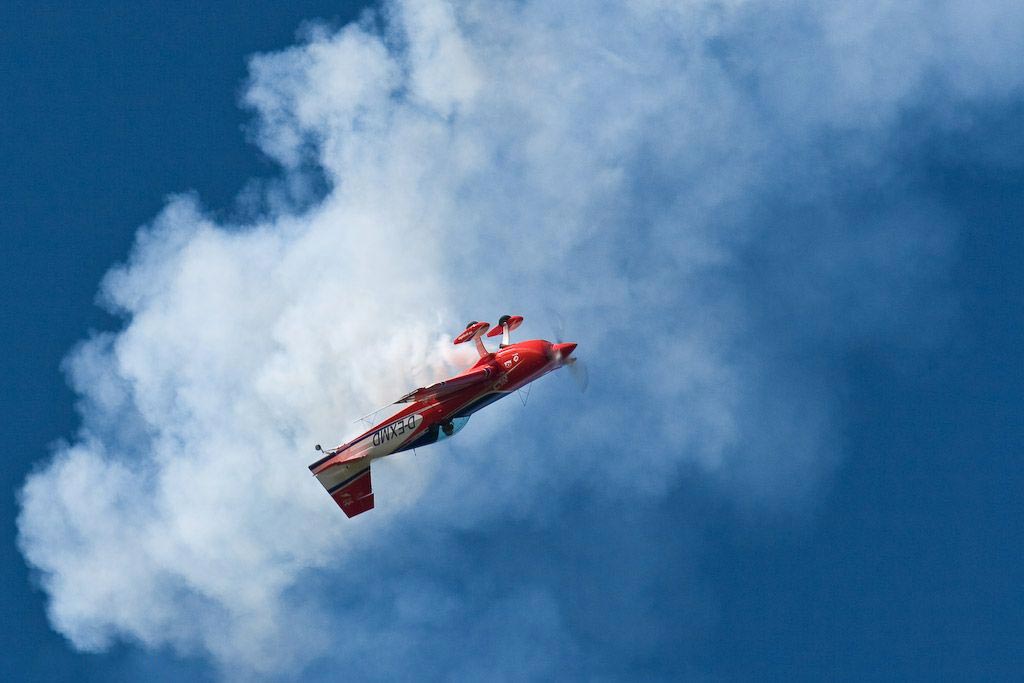 Flugshow von Air-Race-Weltmeister Matthias Dolderer beim netforum